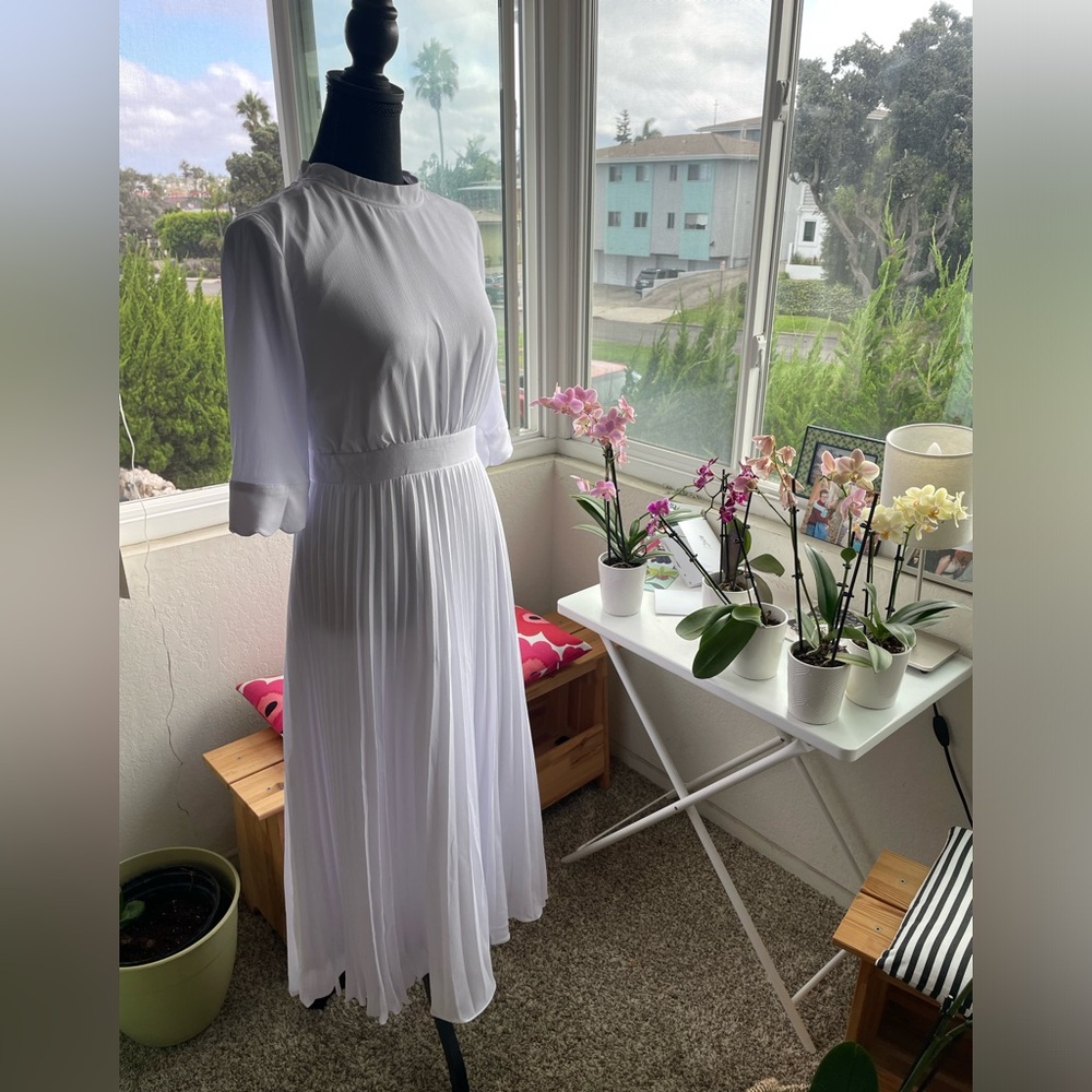 Elopement city hall garden wedding dress by Bride Lulus. Classic dainty details